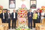 Lãnh đạo tỉnh chúc mừng Tòa Giám mục Giáo phận Hà Tĩnh nhân dịp Giáng sinh 2023