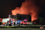 Cháy xưởng gỗ công nghiệp ở Hà Tĩnh lúc nửa đêm