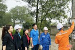 Hỗ trợ lắp đặt điện sinh hoạt cho hộ đặc biệt khó khăn ở Thạch Hà