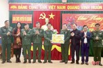 Chỉ huy trưởng Bộ CHQS tỉnh chúc tết lực lượng vũ trang ở Vũ Quang