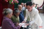 Ca sỹ Lâm Chấn Huy trao 100 triệu đồng an sinh xã hội tại quê nhà Nghi Xuân