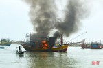Tàu cá bốc cháy ngùn ngụt trên vùng biển Hà Tĩnh