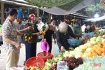 Thị trường rằm tháng Giêng ở Hà Tĩnh: Giá nhiều mặt hàng “hạ nhiệt”
