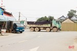 Nơm nớp khi qua nút giao QL 15A với đường liên huyện ở Can Lộc