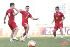 Hồng Lĩnh Hà Tĩnh làm quen sân Hàng Đẫy trước trận play off