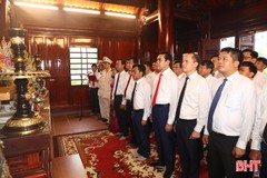 Lãnh đạo tỉnh Hà Tĩnh dâng hương tưởng niệm Chủ tịch Hồ Chí Minh 