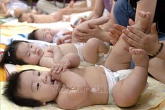 Hàn Quốc xem xét tặng 1,9 tỷ đồng tiền mặt cho mỗi trẻ mới sinh
