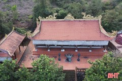Ngôi đền được làm từ hàng nghìn viên đá ong ở Hà Tĩnh