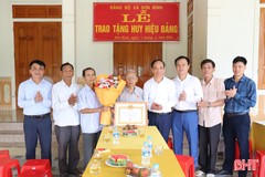 Trao Huy hiệu Đảng cho 171 đảng viên ở Hương Sơn