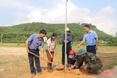 Xây dựng 3km đường điện thắp sáng làng quê ở Hương Sơn