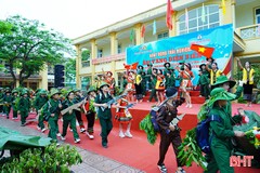 Học sinh Nghi Xuân trải nghiệm chương trình "Âm vang Điện Biên"