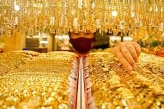 Giá vàng chiều nay 27/6/2024: Vàng SJC đứng im hơn 3 tuần, vàng thế giới giảm mạnh