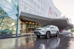Toyota Fortuner 2024 nâng cấp động cơ, giảm giá bán