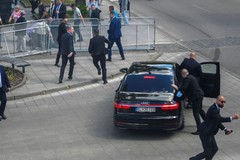 Video khoảnh khắc Thủ tướng Slovakia Robert Fico bị trúng đạn