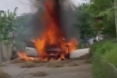 Ô tô cháy dữ dội tại tuyến đường liên xã ở Hà Tĩnh