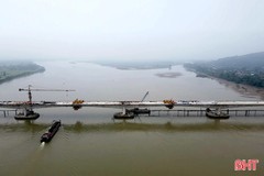 Ngắm cầu nối Nghệ An - Hà Tĩnh trên cao tốc Bắc - Nam ngày hợp long