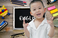 Cậu bé 3 tuổi ở Hà Tĩnh biết đọc tiếng Việt, tiếng Anh