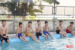 Học sinh Can Lộc được học bơi miễn phí đầu hè