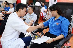 Cán bộ, đoàn viên Khối CCQ&DN Hà Tĩnh hiến 200 đơn vị máu tình nguyện