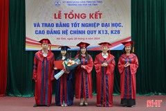 Trường Đại học Hà Tĩnh trao bằng tốt nghiệp cho 242 sinh viên