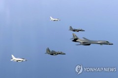 Máy bay ném bom Mỹ "quần thảo" trên bầu trời bán đảo Triều Tiên
