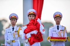 Nghi lễ thượng cờ ở Lăng Chủ tịch Hồ Chí Minh