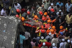 Sập chung cư 3 tầng ở Ấn Độ khiến ít nhất 10 người chết
