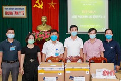 Một gia đình ở Hương Sơn hỗ trợ 2.000 bộ test nhanh Covid-19