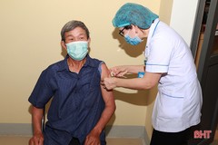 Các cơ sở y tế ở Hà Tĩnh tổ chức tiêm vắc-xin phòng COVID-19 đợt 4