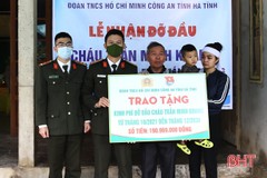Tuổi trẻ Công an Hà Tĩnh trao hơn 190 triệu đồng đỡ đầu con trai đồng đội