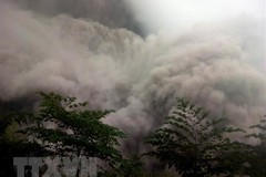 Indonesia sơ tán hàng nghìn người do núi lửa Semeru phun trào