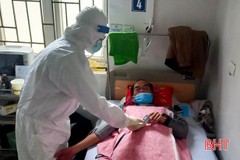 Ngày lễ đặc biệt của bác sỹ Hà Tĩnh đang chăm sóc bệnh nhân COVID-19