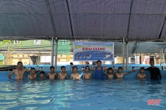 Can Lộc mở lớp dạy bơi miễn phí cho trẻ em nghèo