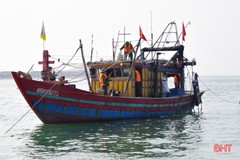 Hà Tĩnh: Tạm giữ 8 tàu giã cào đánh bắt hải sản sai quy định