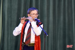 Sôi nổi liên hoan tiếng hát người cao tuổi thị xã Hồng Lĩnh