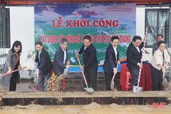 Khởi công xây dựng sân bóng đá mini Trường Tiểu học Cẩm Quang