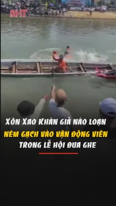 Xôn xao khán giả lấy gạch ném vận động viên rơi xuống sông tại lễ hội đua ghe 