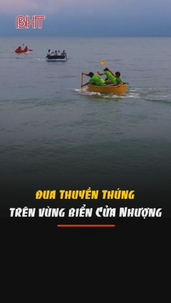 Đua thuyền thúng trên vùng biển Cửa Nhượng