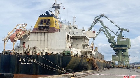 Thông suốt dòng hàng xuất nhập khẩu qua cảng Vũng Áng