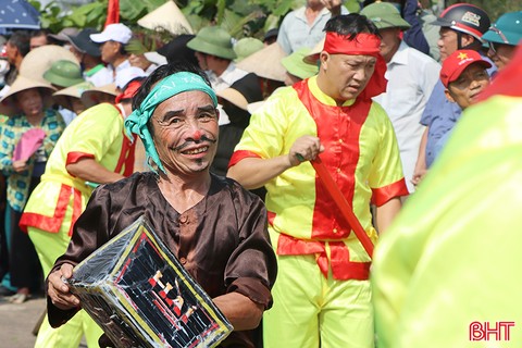 Lễ hội Cầu ngư Nhượng Bạn thu hút hàng ngàn người dân và du khách