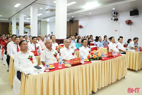 Gặp mặt kỷ niệm 30 năm thành lập phường Trần Phú 