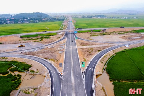 Người dân Hà Tĩnh di chuyển thế nào khi cao tốc thông tới Vinh?
