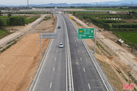Di chuyển thuận lợi trên cao tốc Diễn Châu - Bãi Vọt sau ngày thông xe 