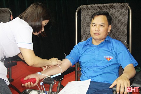 Thu về gần 180 đơn vị máu tại ngày hội hiến máu nhân đạo ở Vũ Quang