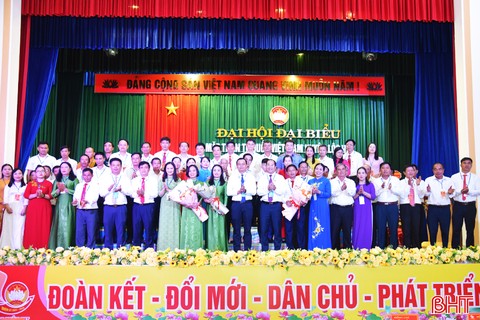 Bà Nguyễn Thị Hiền tái cử Chủ tịch Ủy ban MTTQ huyện Lộc Hà