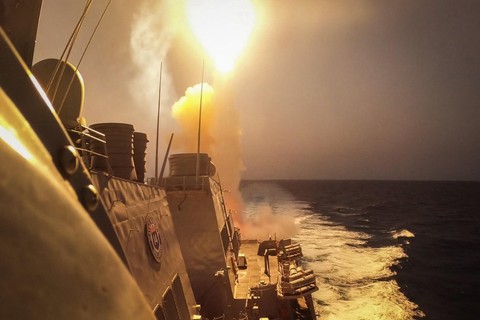 Hải quân Mỹ tốn gần một tỷ USD tên lửa để đối phó Houthi