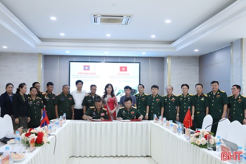 Cựu chiến binh Hà Tĩnh và Bolikhămxay chia sẻ kinh nghiệm công tác hội