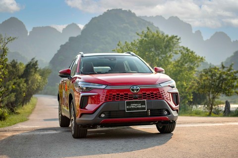 Toyota Corolla Cross 2024 ra mắt khách Việt