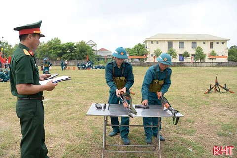 Hội thao huấn luyện lực lượng dân quân ở Can Lộc