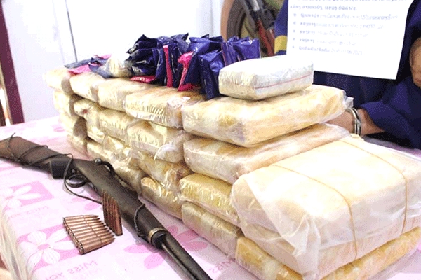 Cảnh sát Bolykhamxay thu giữ hơn 155.000 viên ma túy tổng hợp